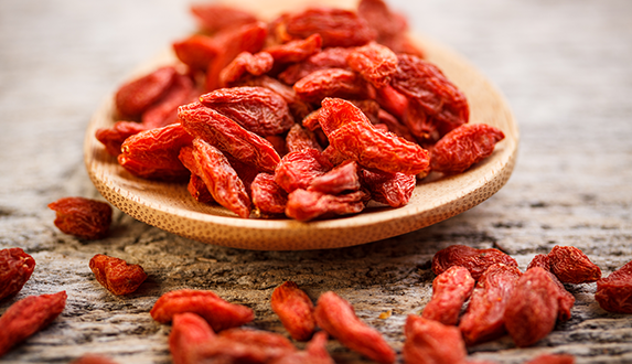 Goji-Beeren - welche Art von Pflanze ist das? Was sind ihre Eigenschaften und wie kann man sie essen?