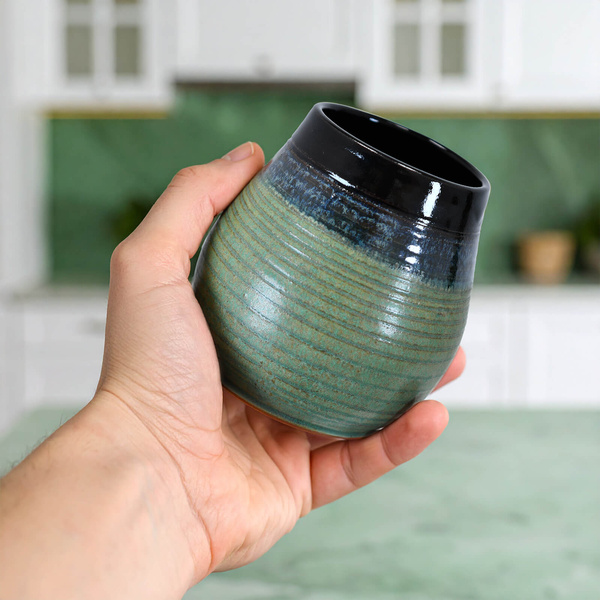 Keramische Mate Becher Niebla (schwarz-grün) 300 ml – Crater-Serie
